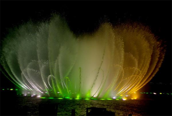 西湖音乐喷泉.jpg